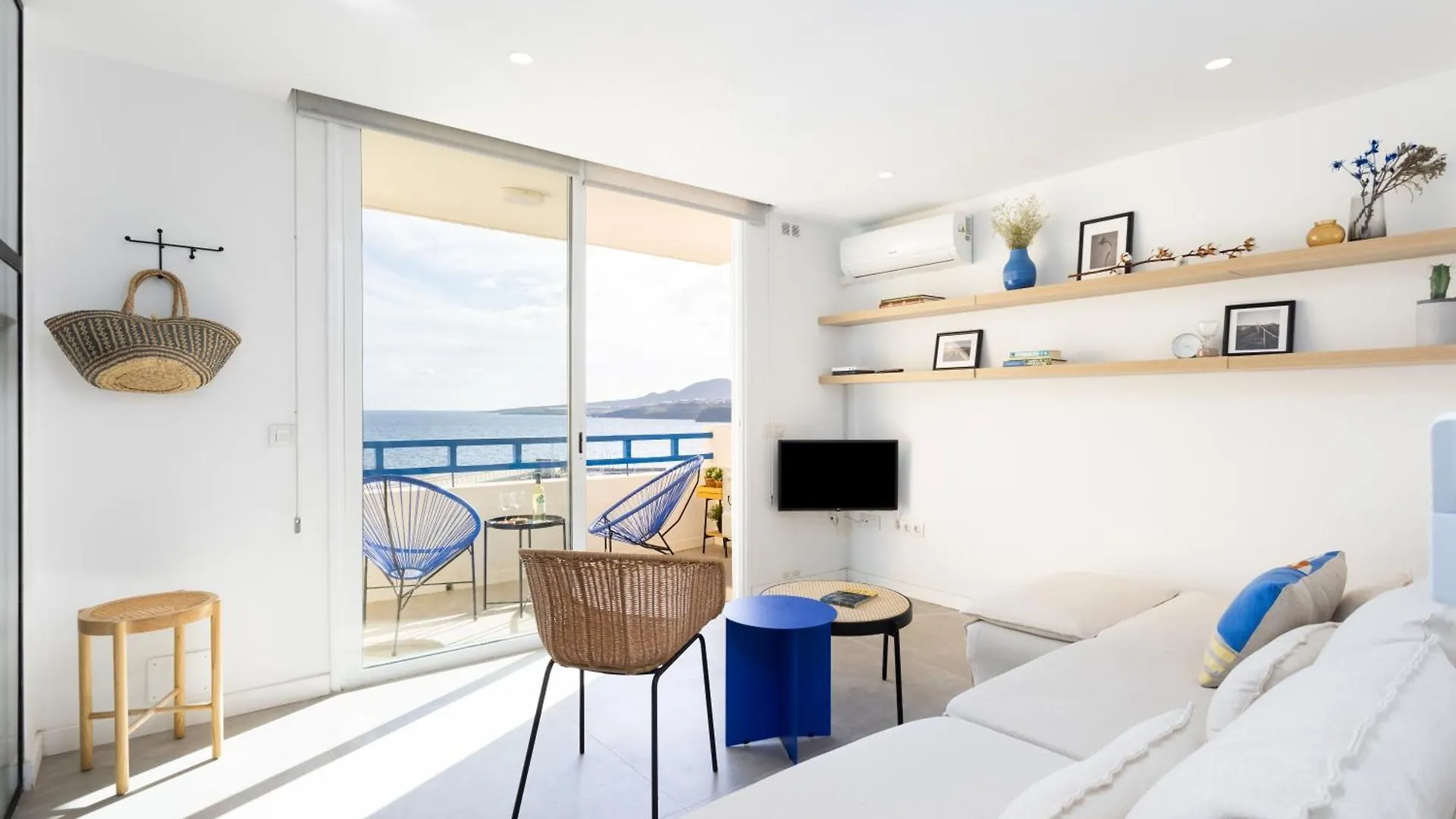 Home2Book Stylish Ocean & Marina View Apt, Terrace Канделария